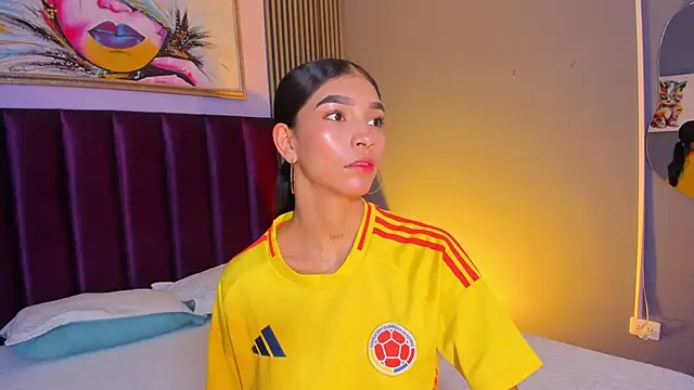 LauraAristizabal online show from July 7, 12:19 pm
