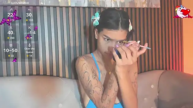 Snapshot of LauraAristizabal chatting on October 4, 12:44 pm LauraAristizabal online show from October 4, 12:44 pm