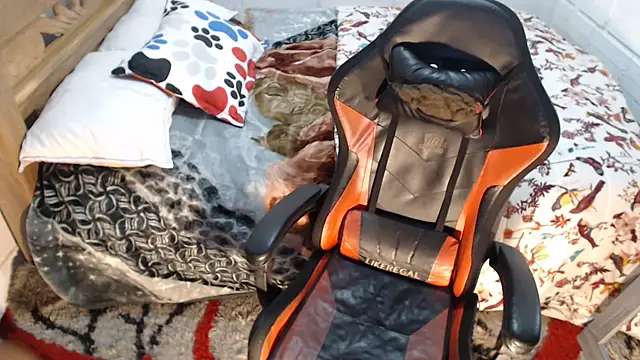 sexyjustin202 online show from December 18, 1:54 am