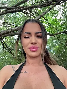 KirstieVegas online show from June 25, 12:40 pm