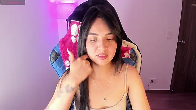 Emily Nicole online show from November 14, 1:49 am