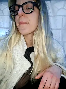 dolcehelena993 online show from January 17, 2:24 pm