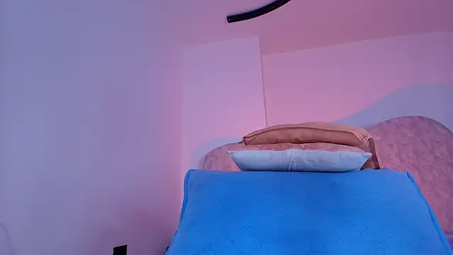 naomi kyse online show from June 8, 3:07 am