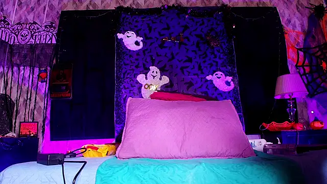 naomi kyse online show from October 28, 3:12 am