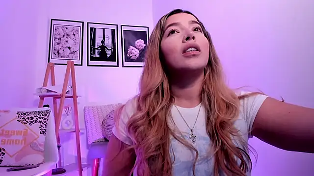 sofihill01 online show from July 30, 9:48 pm