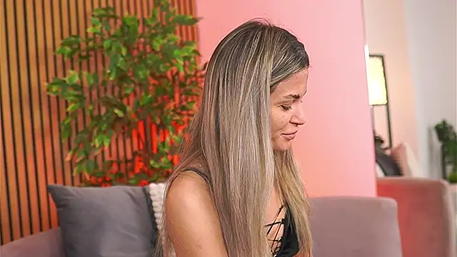 Avril Cyrus online show from May 4, 6:28 am