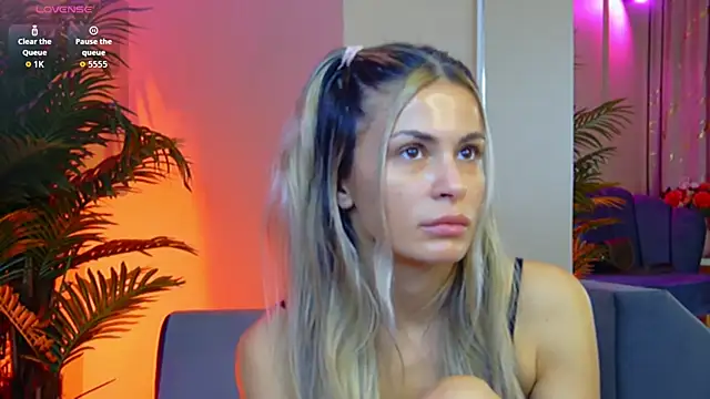 Avril Cyrus online show from November 10, 8:31 am