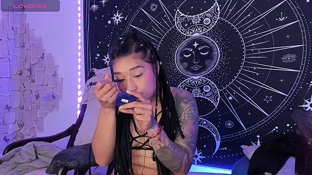 Eva Lee  online show from November 6, 9:04 am