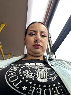 Abril Luv online show from February 11, 12:28 pm