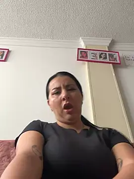 Abril Luv online show from July 22, 1:23 pm
