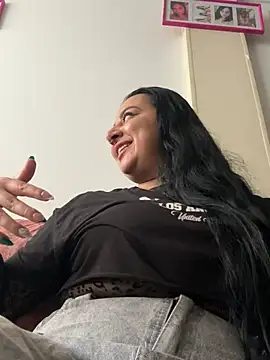Abril Luv online show from July 16, 1:05 pm