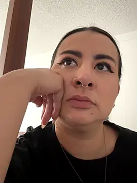 Abril Luv online show from November 13, 1:10 pm