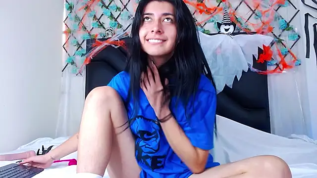 Snapshot of EmmaWilliamss chatting on October 14, 3:36 pm EmmaWilliamss online show from October 14, 3:36 pm