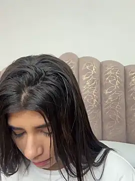 ZiaCalifa online show from December 16, 1:17 pm