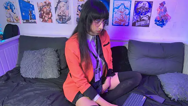 snowblack  online show from June 6, 4:46 pm