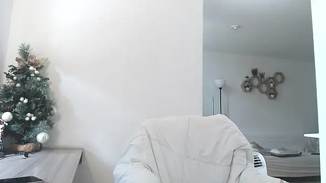 MIYESSI online show from February 5, 1:58 pm