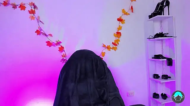 sofi elfqueen online show from March 18, 12:26 am