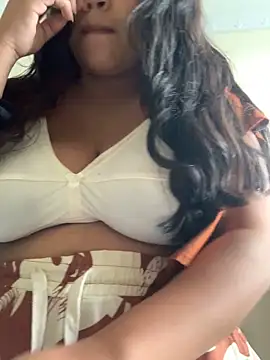 moncerrat luna online show from October 30, 9:05 pm