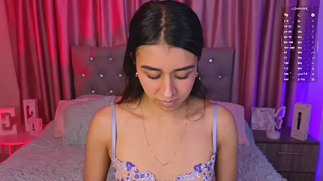 Emiily Scott1 online show from July 8, 2:47 am