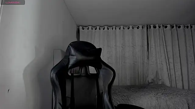 aliice walker  online show from August 4, 3:34 am