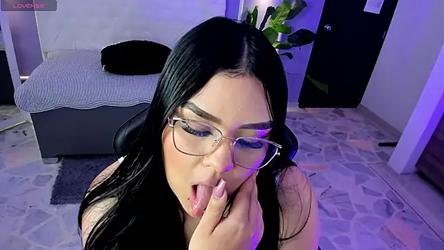 martinasaez online show from January 8, 8:35 pm