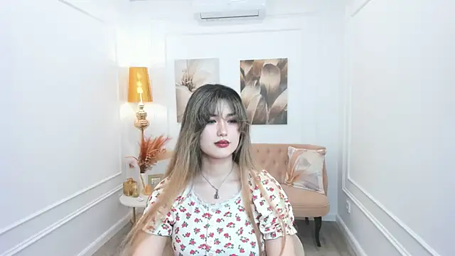 AnneTLi online show from May 3, 7:28 pm