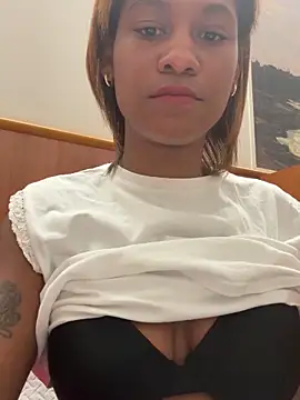 Cassandra2709 online show from May 22, 7:45 pm