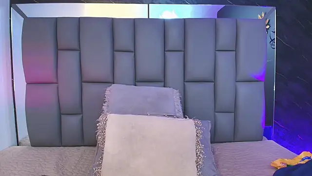 Snapshot of _MiaBrown_ chatting on October 14, 12:08 pm MiaBrown online show from October 14, 12:08 pm