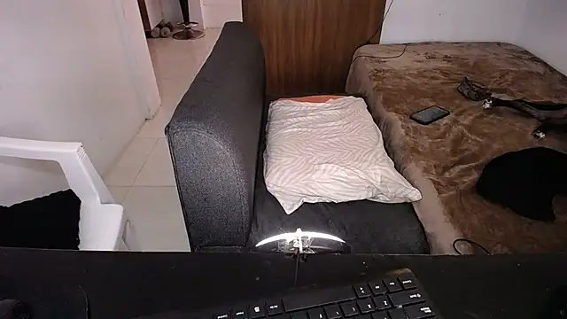 yselahot online show from July 25, 5:53 pm