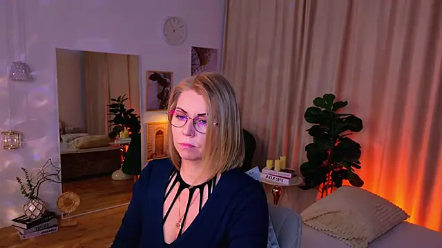 Annie Light online show from May 6, 6:39 am