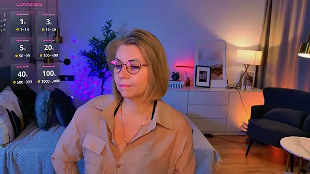 Annie Light online show from June 24, 6:45 am