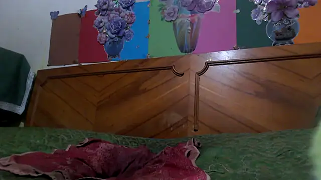 EllyseJenner online show from November 19, 5:57 pm