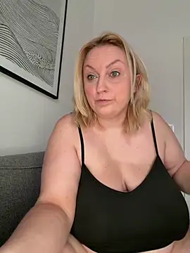 BBW Nora online show from June 11, 8:22 am