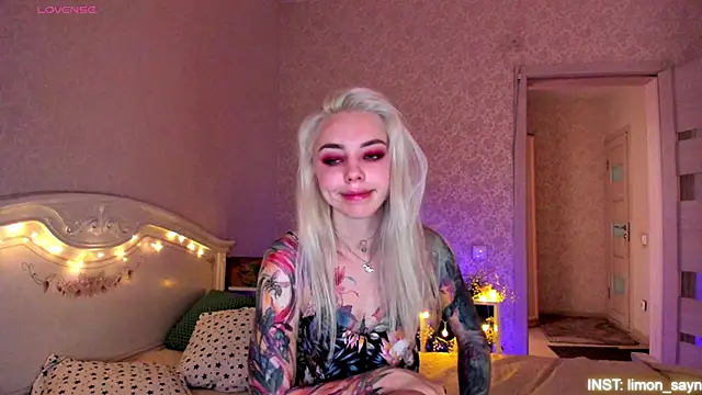 LillyMoure  online show from June 14, 2:24 am