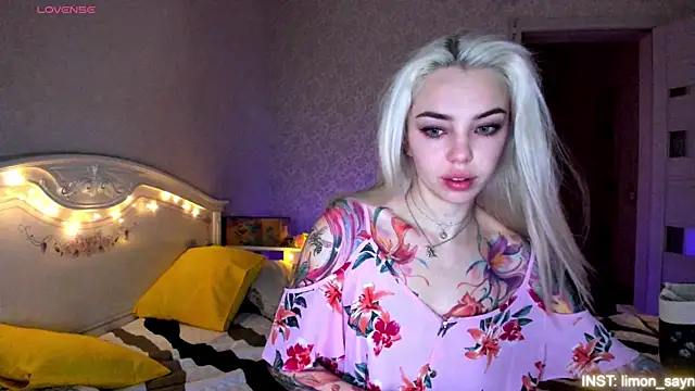 LillyMoure  online show from July 7, 10:56 pm