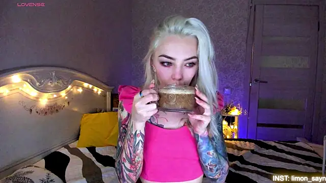 LillyMoure  online show from July 23, 11:24 pm