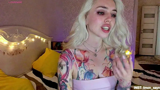 LillyMoure  online show from July 2, 3:23 am