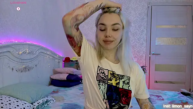 LillyMoure  online show from October 16, 11:51 pm