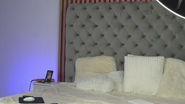 TiffanyMaze online show from April 29, 4:05 am