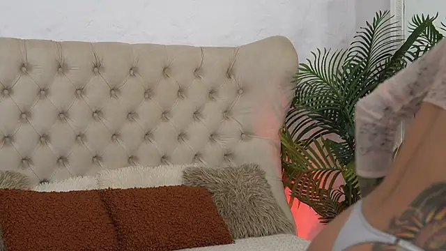 TiffanyMaze online show from June 27, 12:22 pm