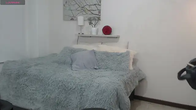 sofia perez    online show from June 25, 8:43 pm