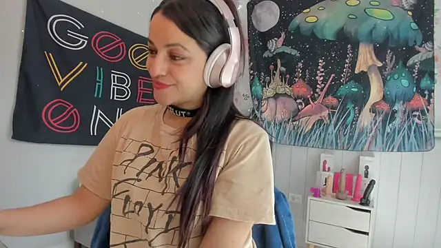 LovelyAzucena online show from November 12, 3:10 pm