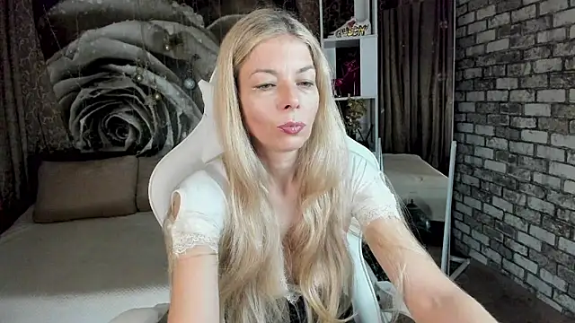 Eva Melow online show from May 3, 1:14 pm