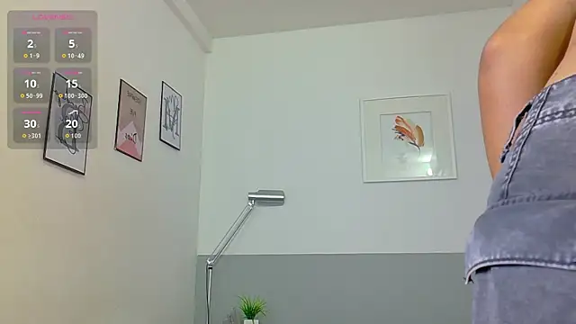littlee emilyy  online show from July 5, 12:55 pm