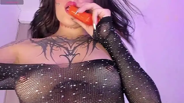 sarah benjjaminn online show from August 3, 9:04 am