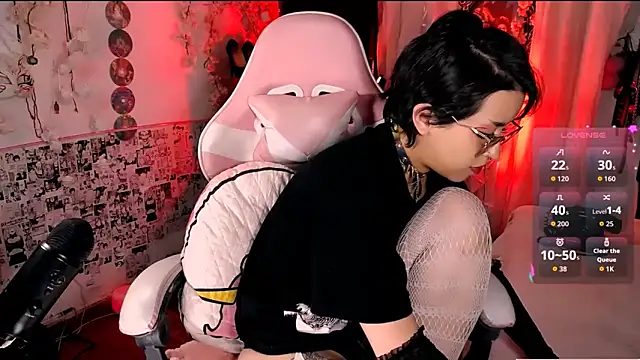 Snapshot of kitty_roxy chatting on September 17, 8:45 am kitty roxy online show from September 17, 8:45 am