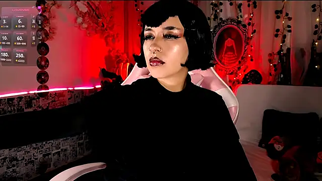 Snapshot of kitty_roxy chatting on October 12, 5:10 am kitty roxy online show from October 12, 5:10 am