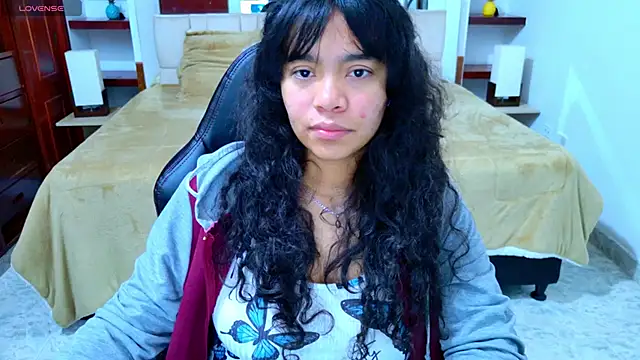 laureentt  online show from October 17, 3:43 am