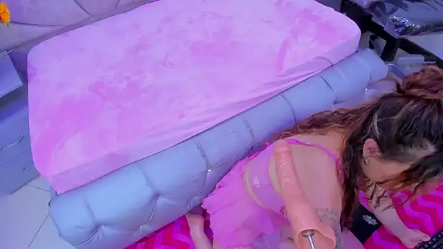 HornySlut69  online show from October 21, 1:04 pm