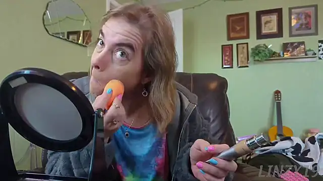 Linzy 19 online show from November 17, 2:40 pm